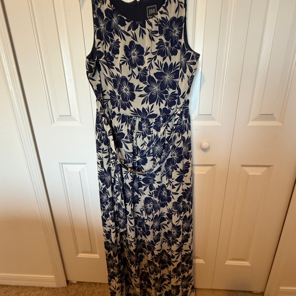 Jessica Howard Navy Blue and White Floral Maxi Dress